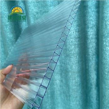 Поликарбонатен панел