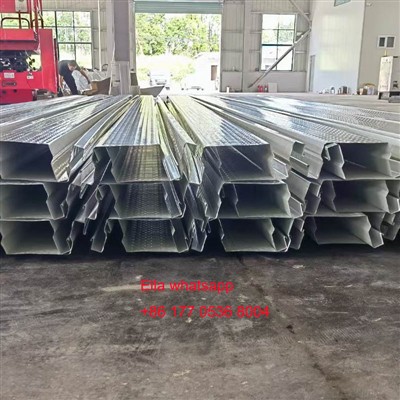 Засаждане на улук, жлеб, чрез субстрат хидропоника за ягода, маруля